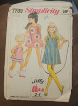 Simplicity VTG Pattern 7709