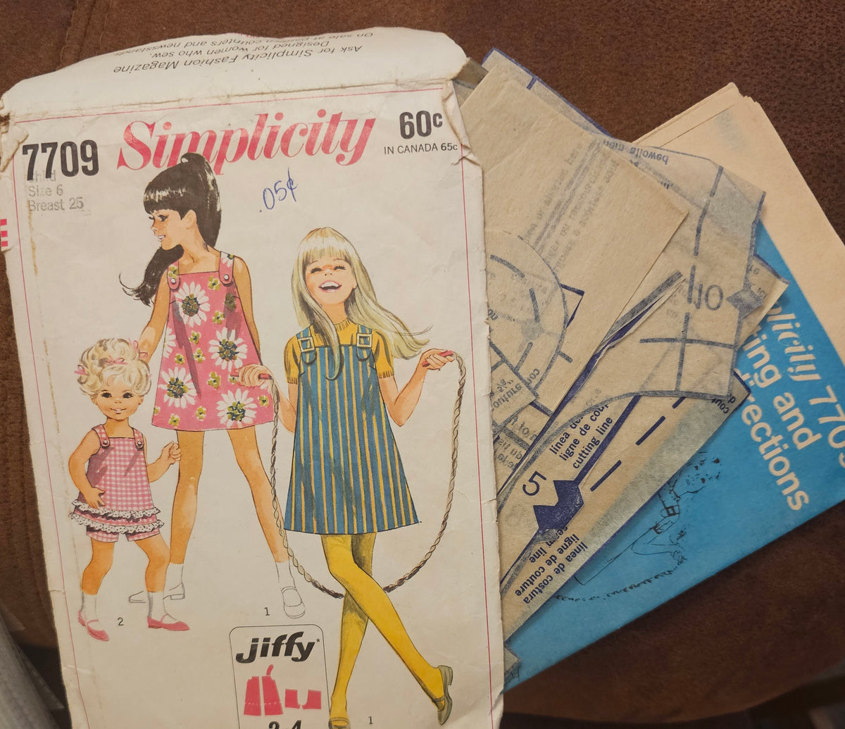 Simplicity VTG Pattern 7709