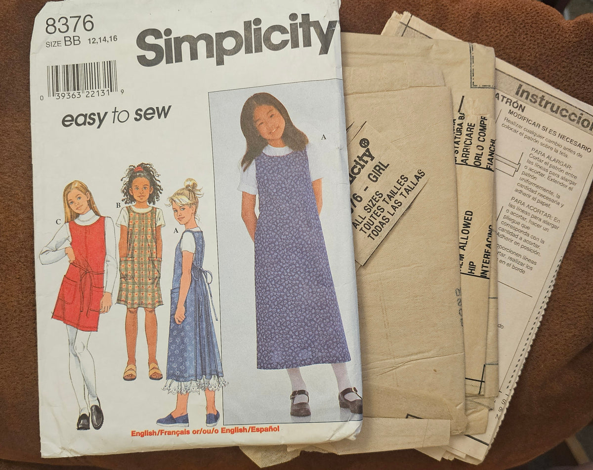 Simplicity VTG Pattern 8376