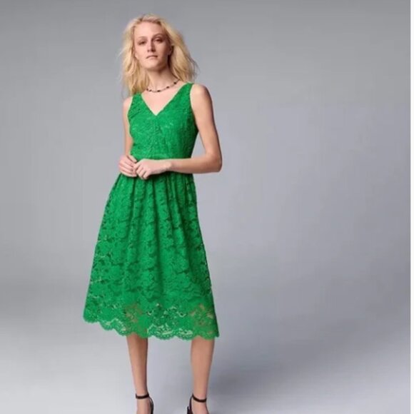 NWT Simply Vera Vera Wang V-neck Lace Midi dress in Emerald Green