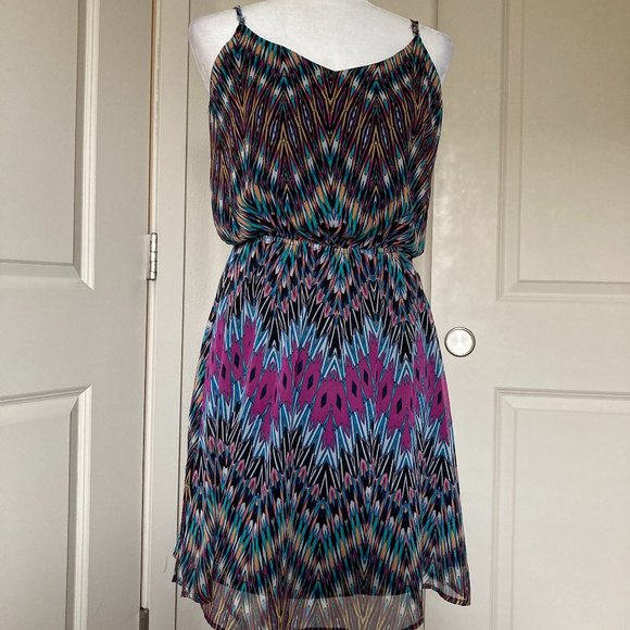 Everly Chevron-esque print V-neck sun dress sz M