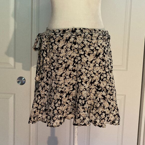 NWT Abercrombie & Fitch Ruffle Hem Mini Skort - Black Floral