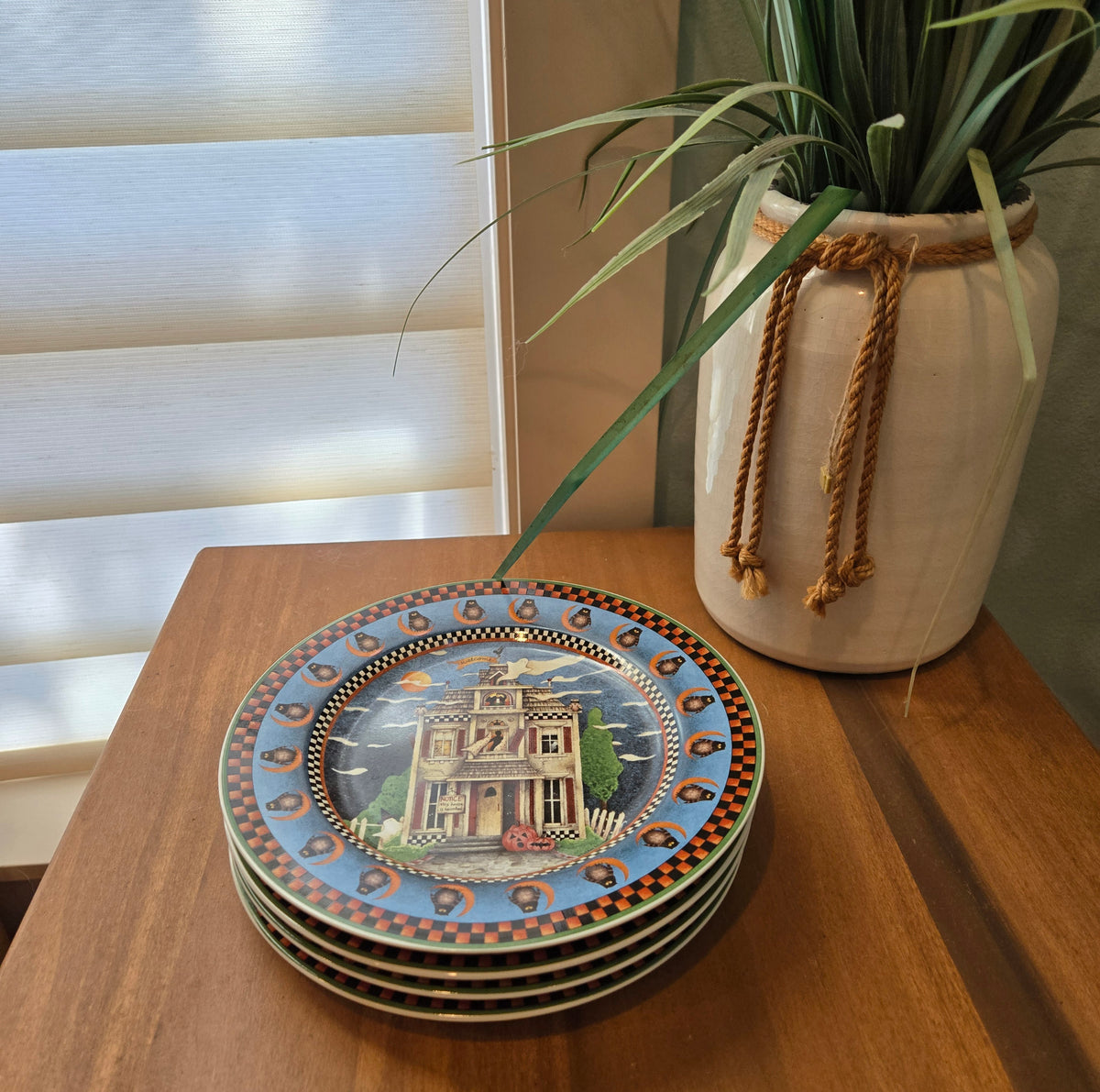 halloween house plates