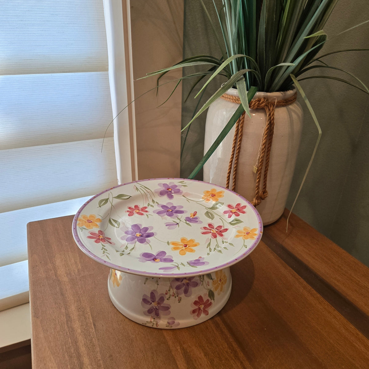 purple flower plant stand