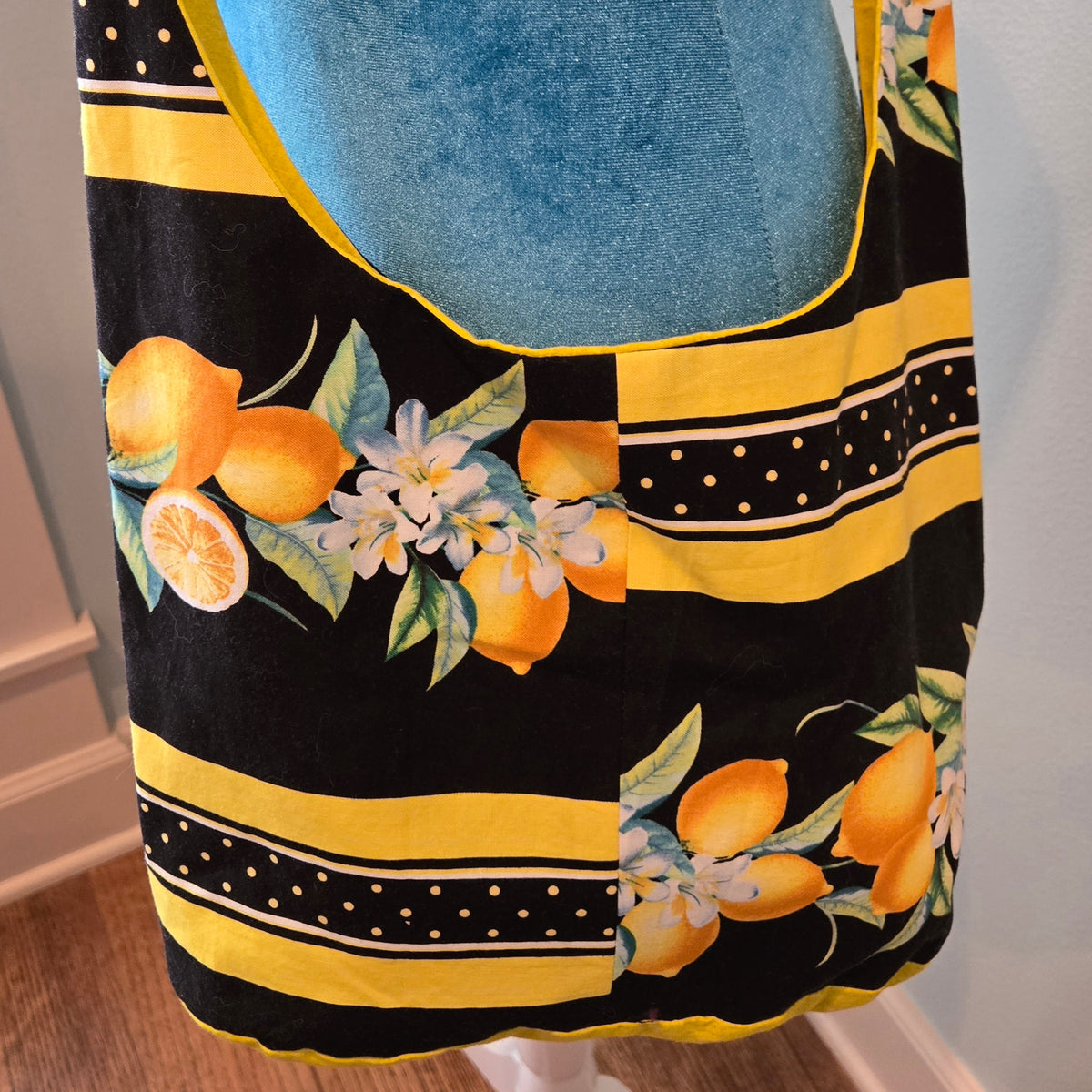 lemons sling purse