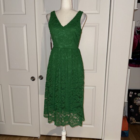 NWT Simply Vera Vera Wang V-neck Lace Midi dress in Emerald Green