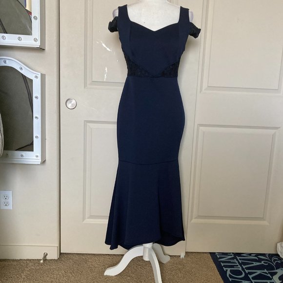 NWT - Enfocus Studios Navy Blue Cold Shoulder Hi-Lo Midi Dress