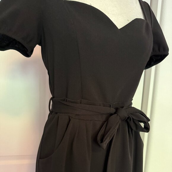 Honey and Rosie Black Shortsleeve Sweetheart Neck Cropped Jumpsuit