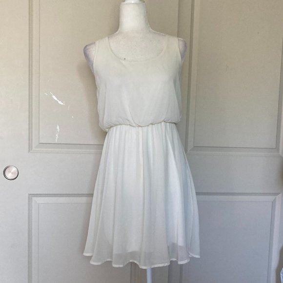 LUSH Flowy mini-dress in White Cream Ivory