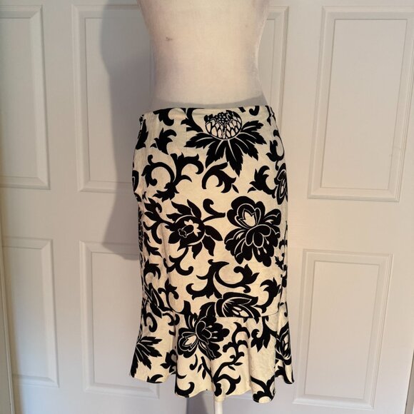 WHBM Black/White Floral Pencil Flounce Knee-Length Skirt
