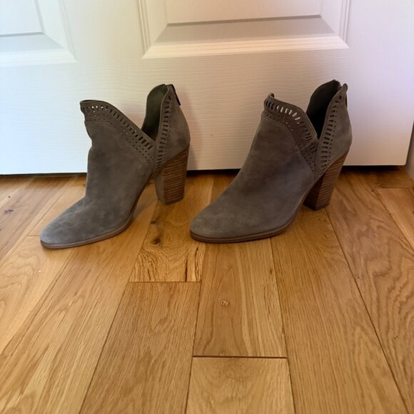 VINCE CAMUTO Francia Granite Peak Gray Suede Ankle Booties
