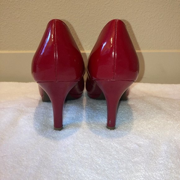 KELLY & KATIE Red Patent Round Toe Heels