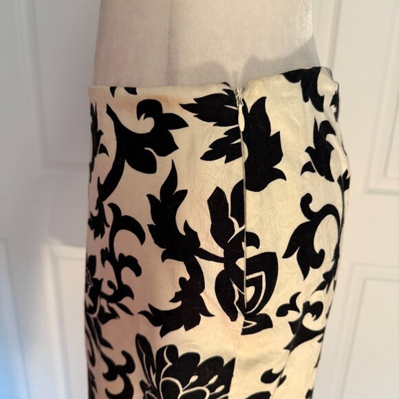 WHBM Black/White Floral Pencil Flounce Knee-Length Skirt
