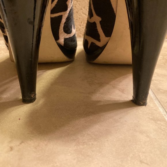 Steve Madden Giraffe pattern peep toe heels