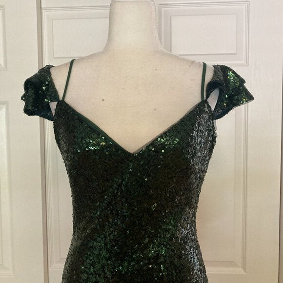 NWT Theia Floor-Length Sequin Gown in Hunter Green