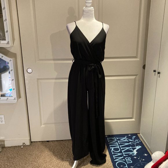 Black wide-leg spaghetti strap v-neck Jumpsuit with belt