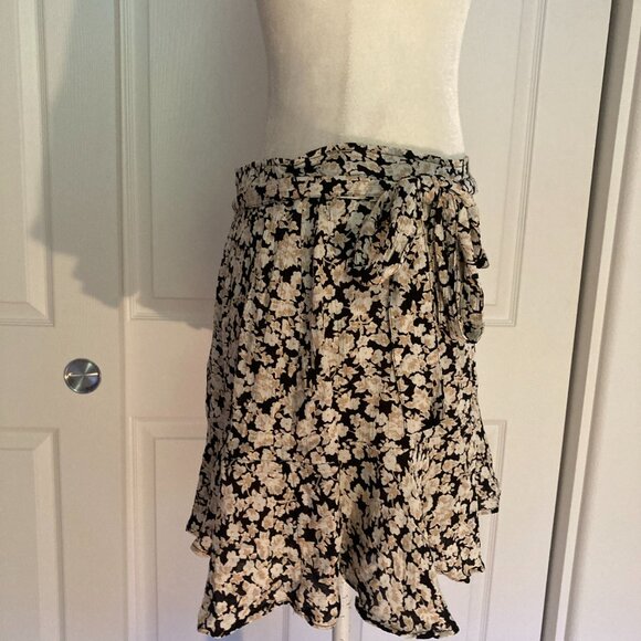 NWT Abercrombie & Fitch Ruffle Hem Mini Skort - Black Floral