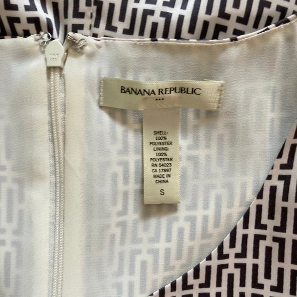 Banana Republic Geometric Print B&W Shift dress