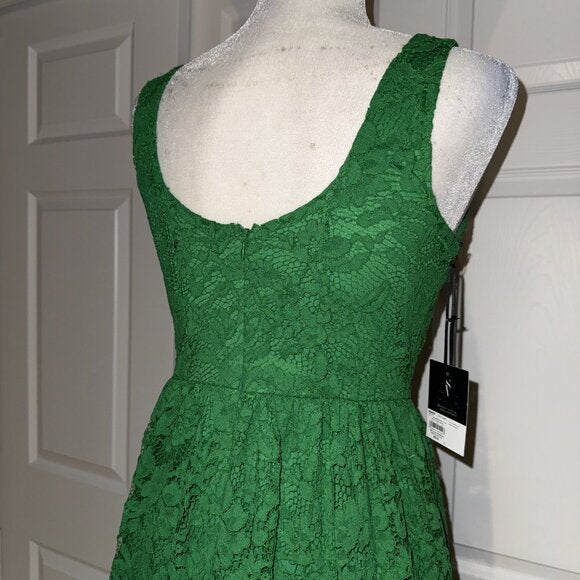 NWT Simply Vera Vera Wang V-neck Lace Midi dress in Emerald Green