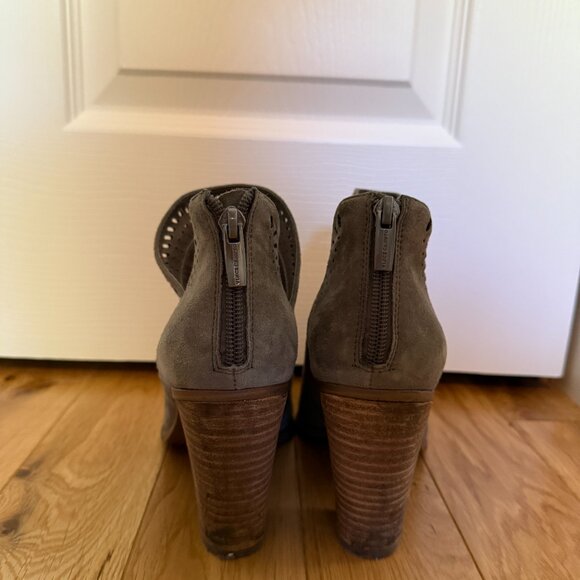 VINCE CAMUTO Francia Granite Peak Gray Suede Ankle Booties