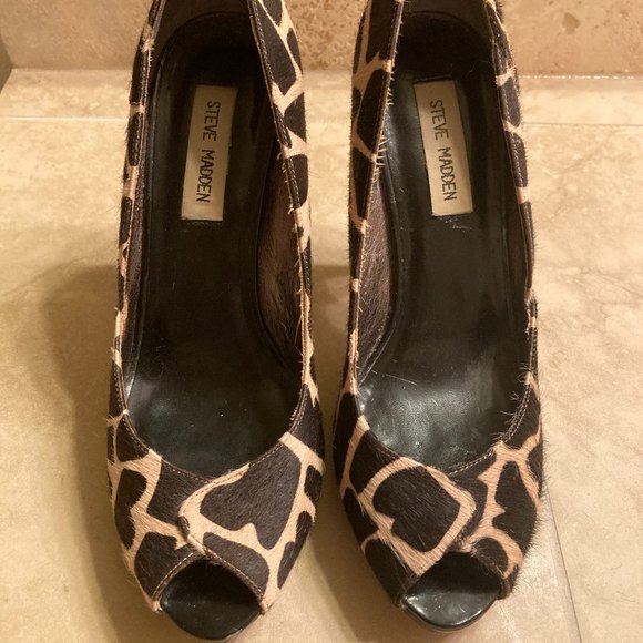 Steve Madden Giraffe pattern peep toe heels