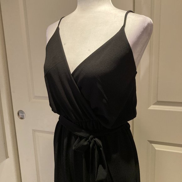Black wide-leg spaghetti strap v-neck Jumpsuit with belt