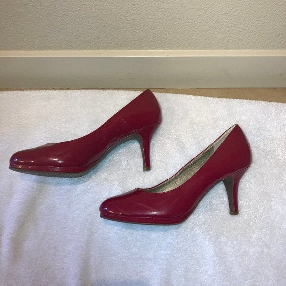 KELLY & KATIE Red Patent Round Toe Heels