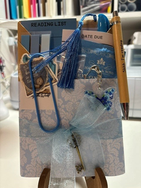 Blind Date w/Book  Mystery/Chic Lit