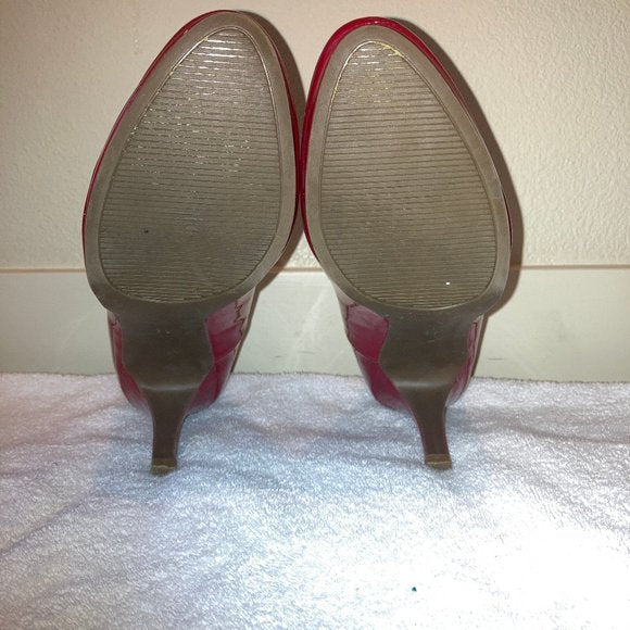 KELLY & KATIE Red Patent Round Toe Heels