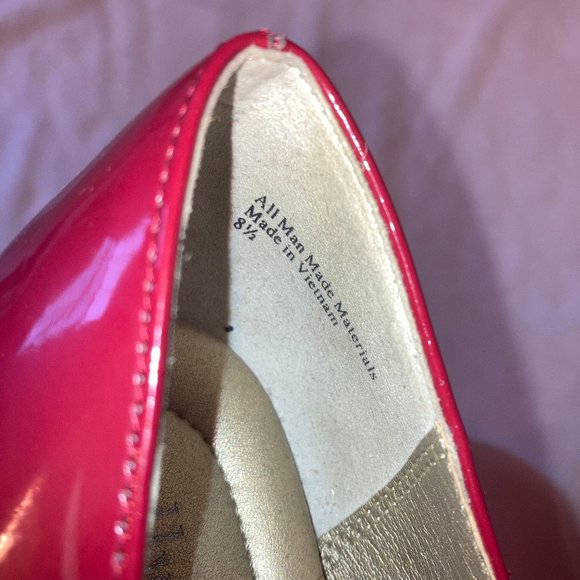 KELLY & KATIE Red Patent Round Toe Heels