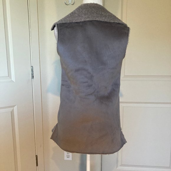 NWT Love Token Long Gray Zipper Fleece-lined Vest