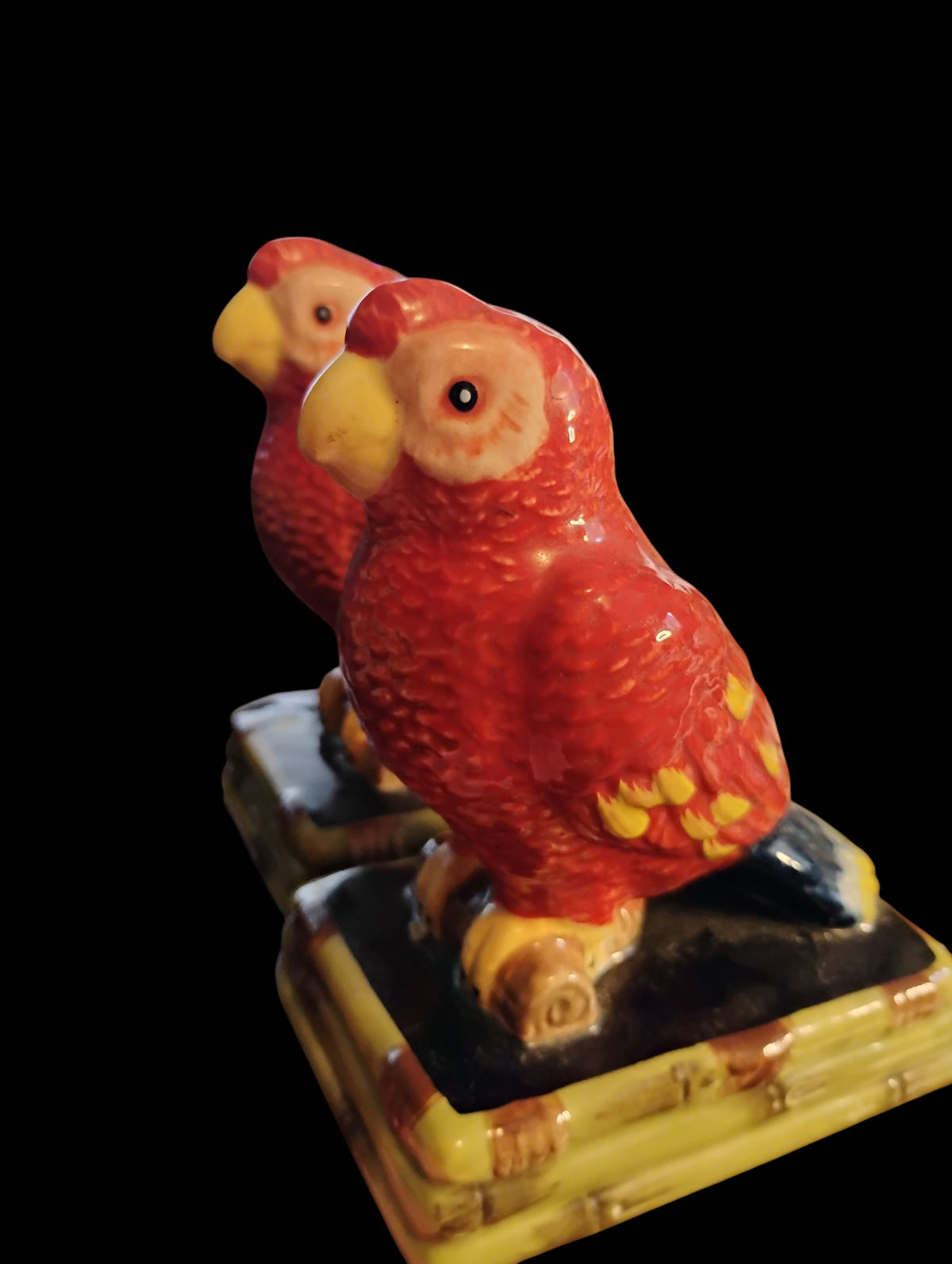 9475 - Vintage Parrot Salt and Pepper Shaker Set.
