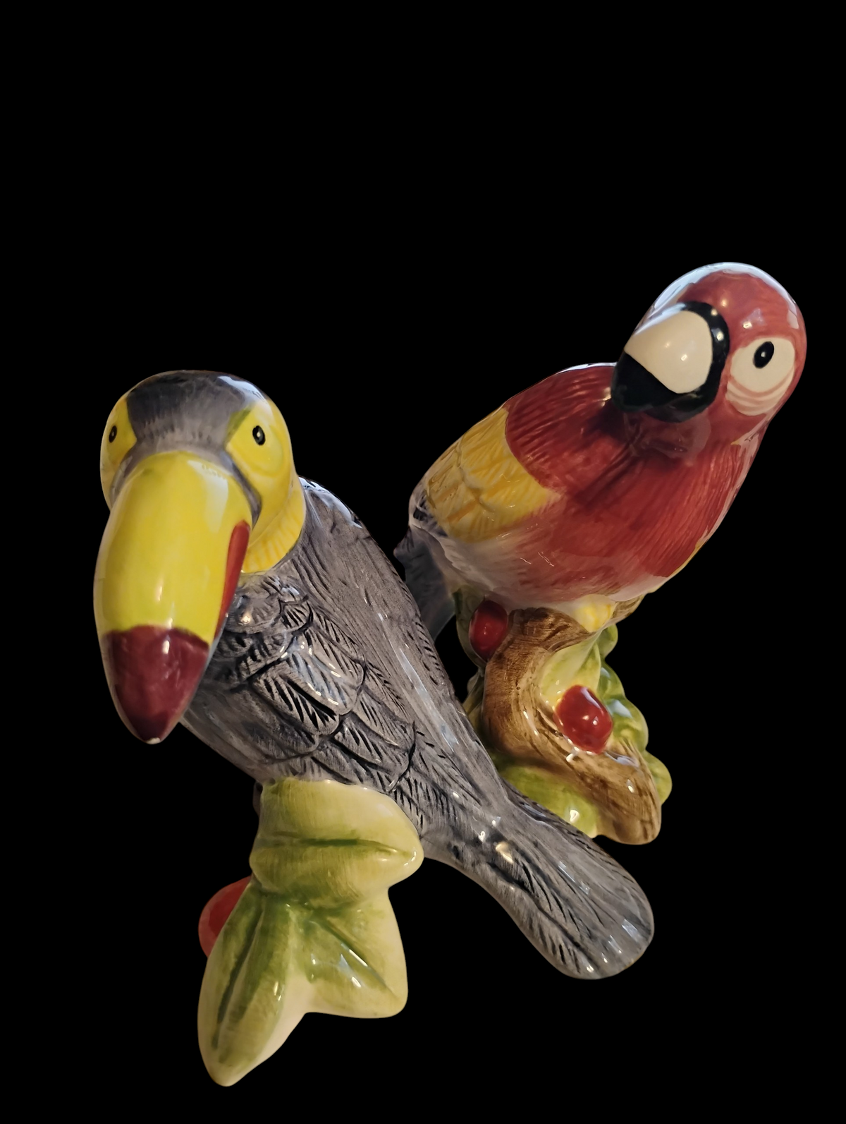 7087 - Vintage Parrot and Toucan Salt & Pepper Shaker Set.