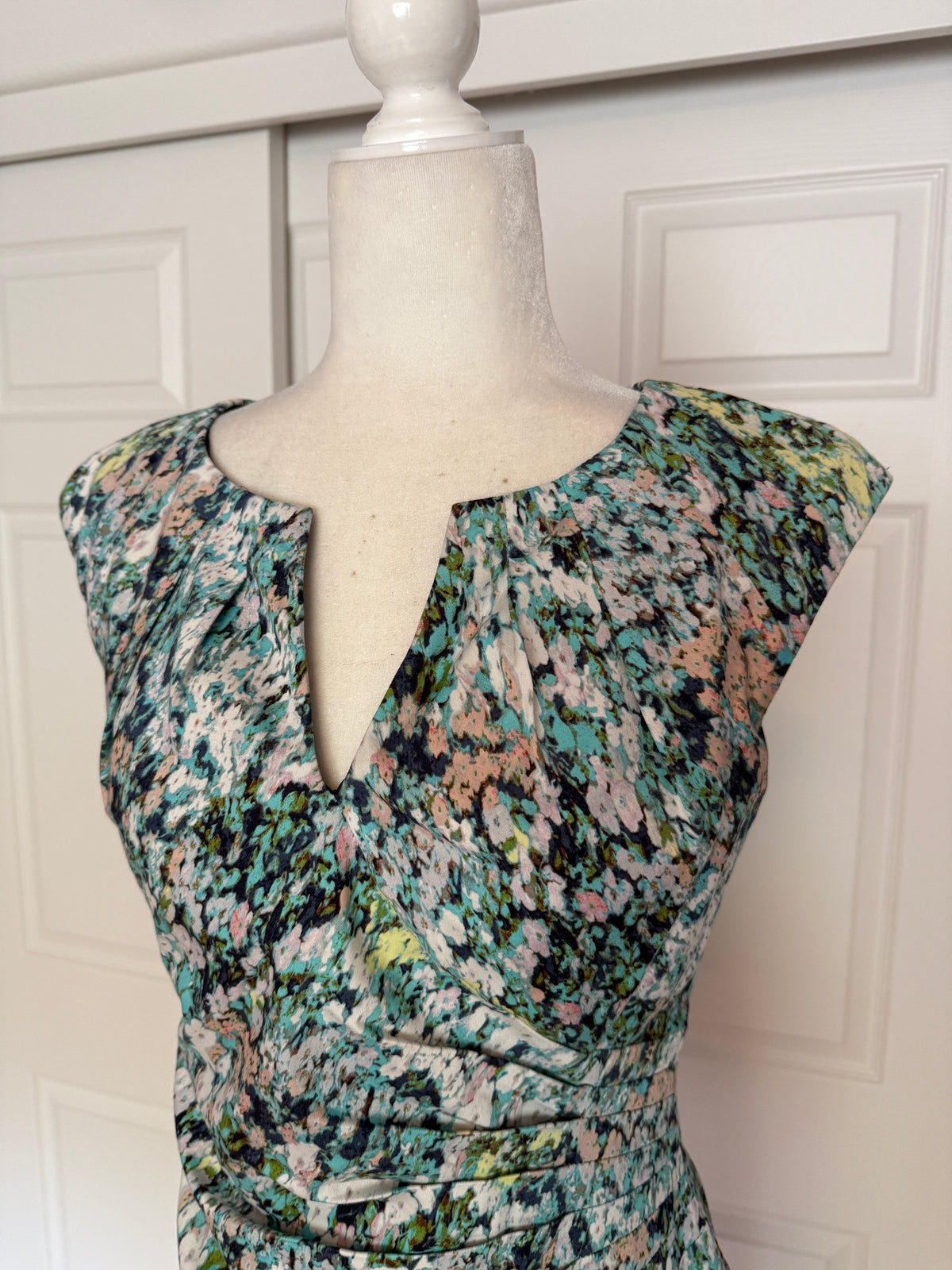 Adrianna Papell green/blue floral print cap-sleeve gathered sheath dress