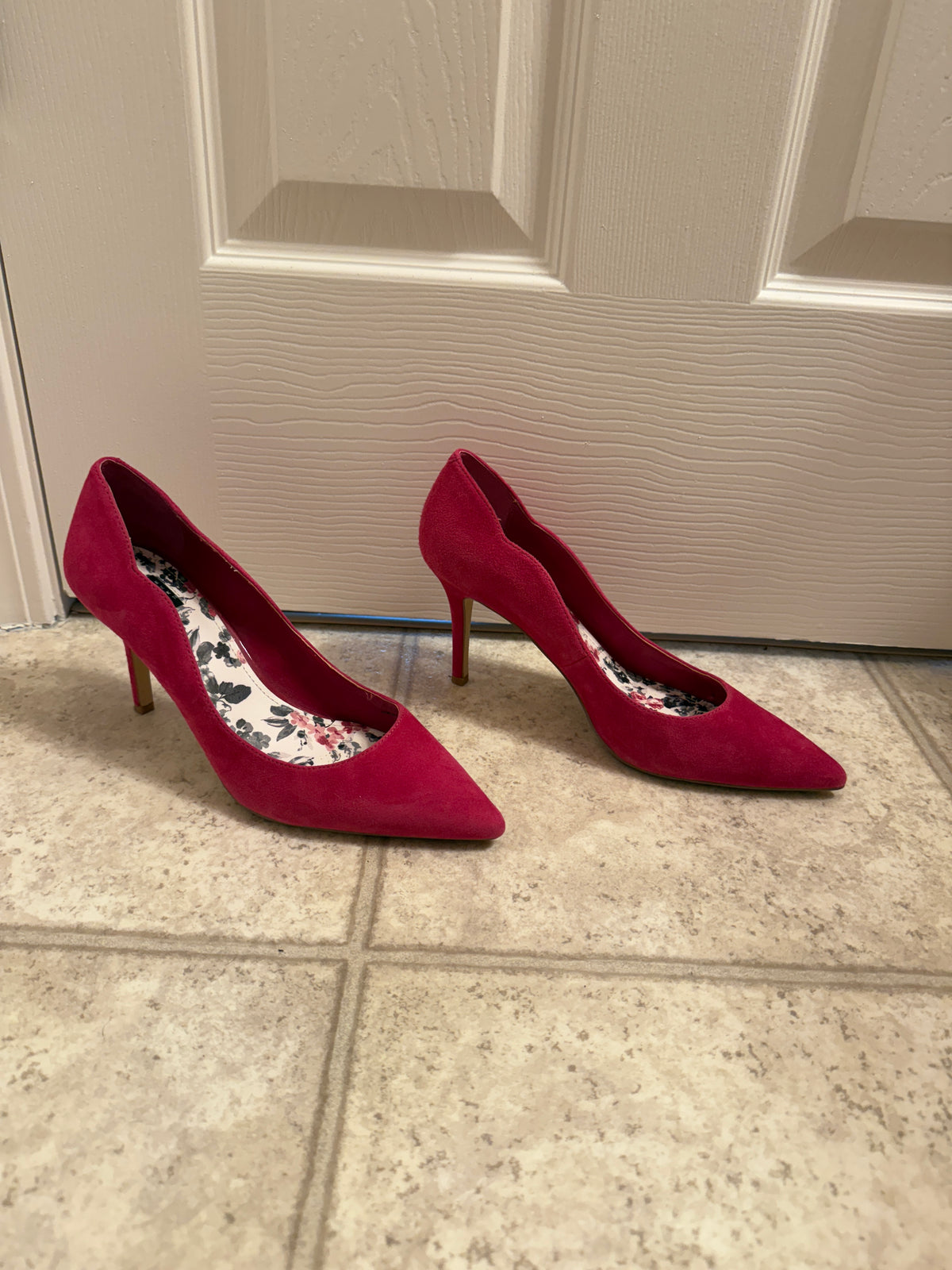 White House Black Market Fuchsia Lana Cardinal Suede Pointy Pumps