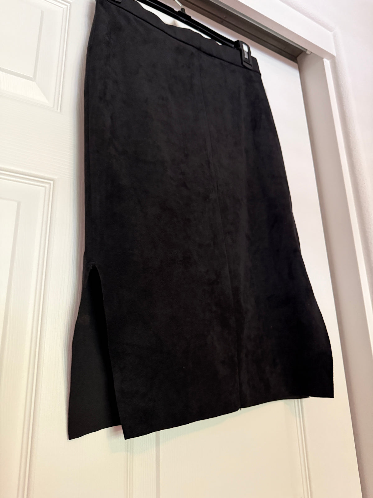 Wilfred Free by Aritzia Faux Suede Midi Pencil Skirt with Slits in Black Size 2