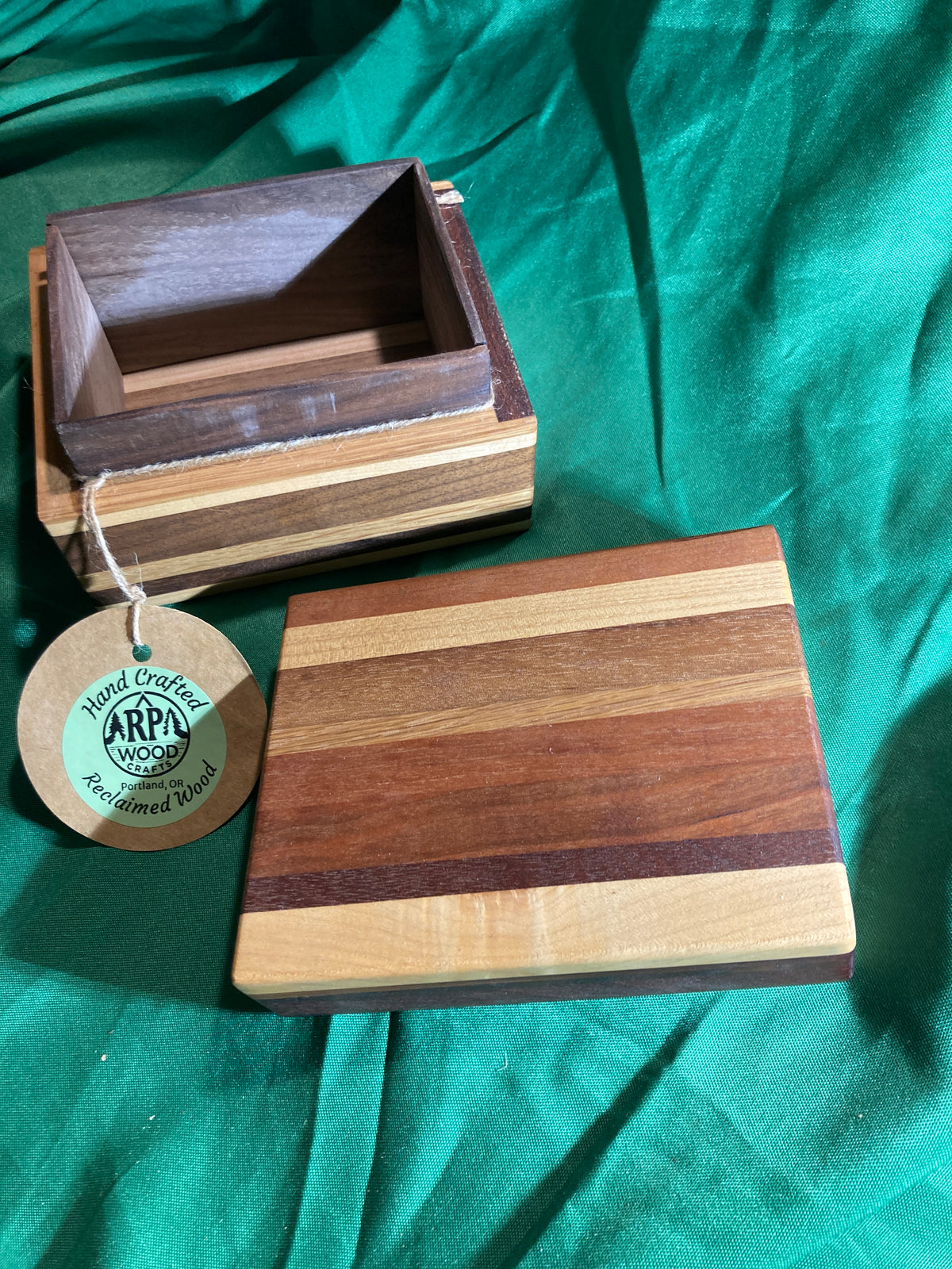 Keepsake Box. Coffee table box. Urn box. Handmade reclaimed wood. High quality. Handmade gift. Maple wood. Walnut wood. Oak wood. Sapele wood.
