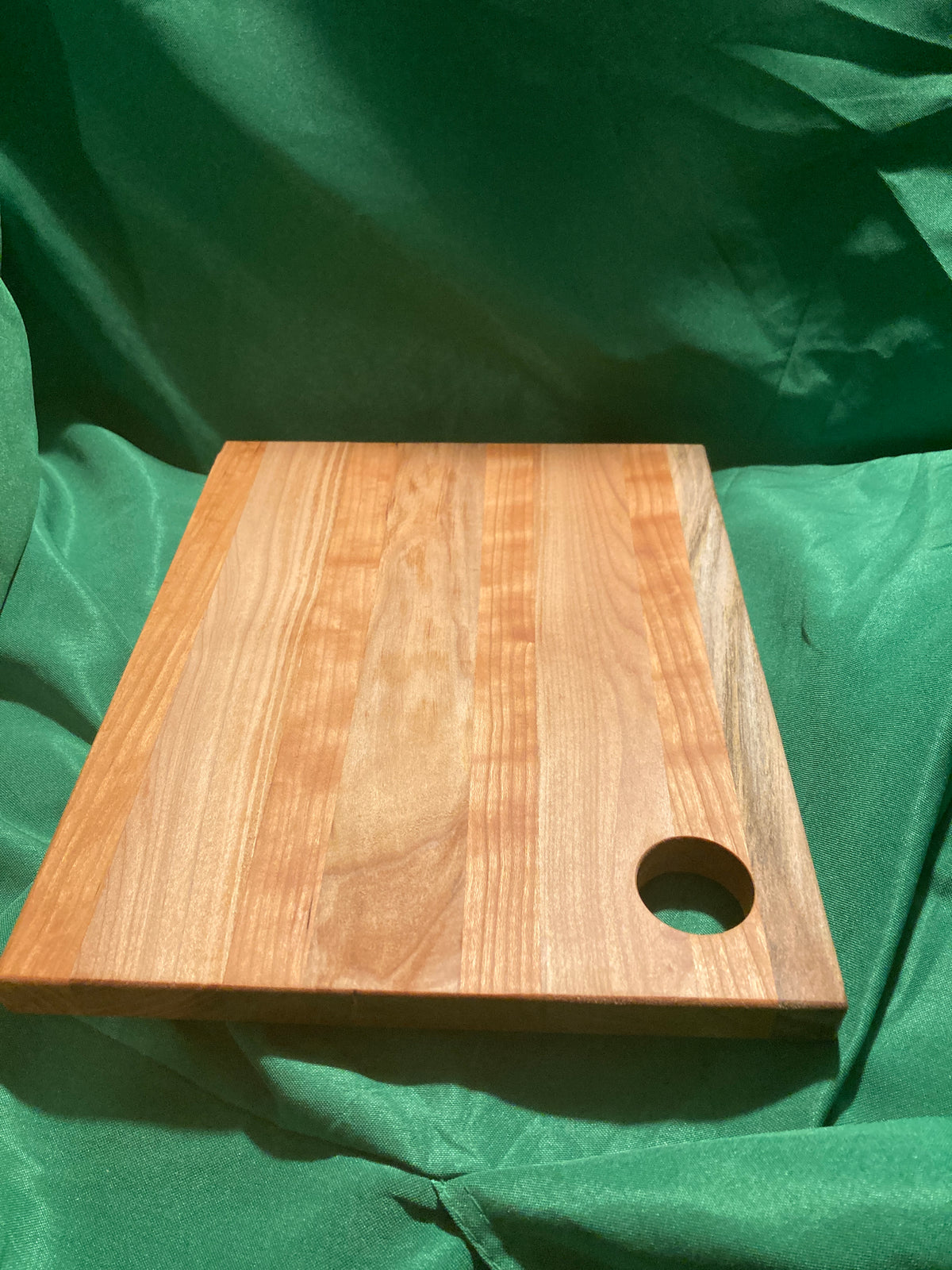 Medium charcuterie board w/ hanging hole.