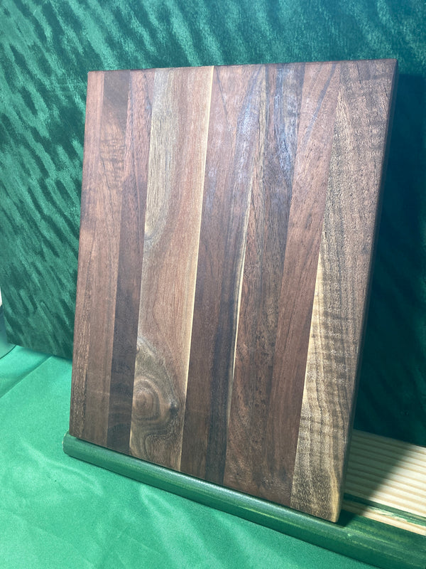 Medium wood cutting board