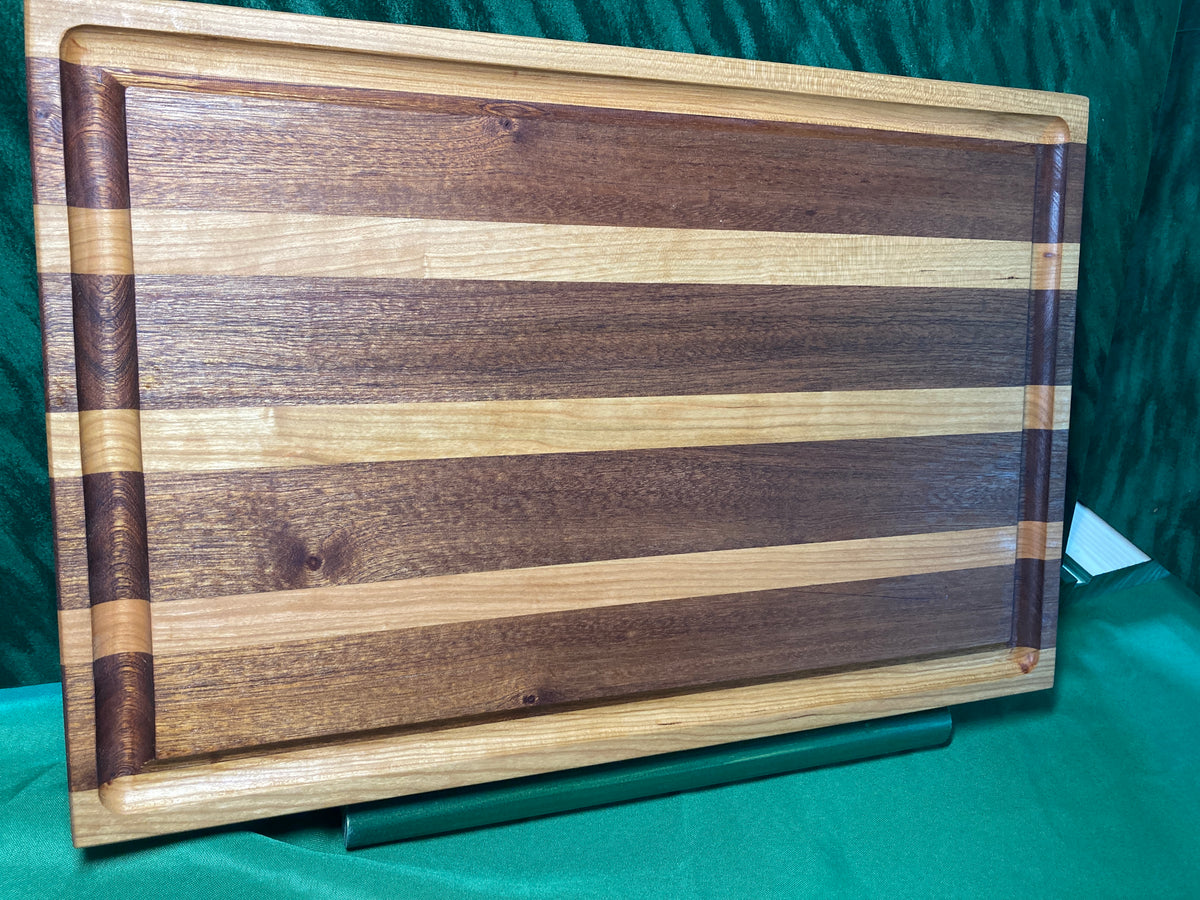 Jumbo wood cutting board with juice groove