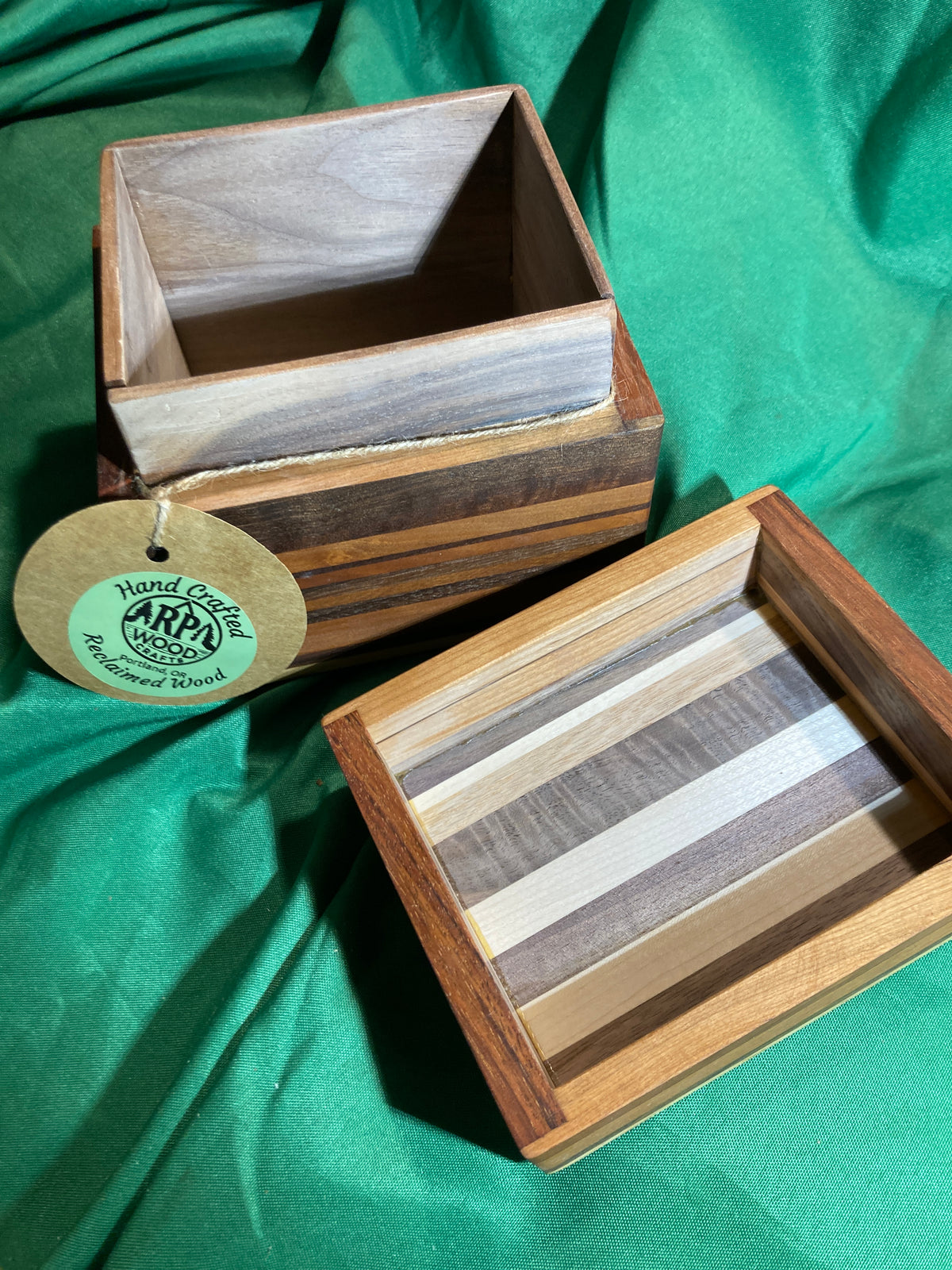 Keepsake Box. Coffee table box. Urn box. Handmade reclaimed wood. High quality. Handmade gift. Cherry wood. Walnut wood. Maple wood. Sapele wood.