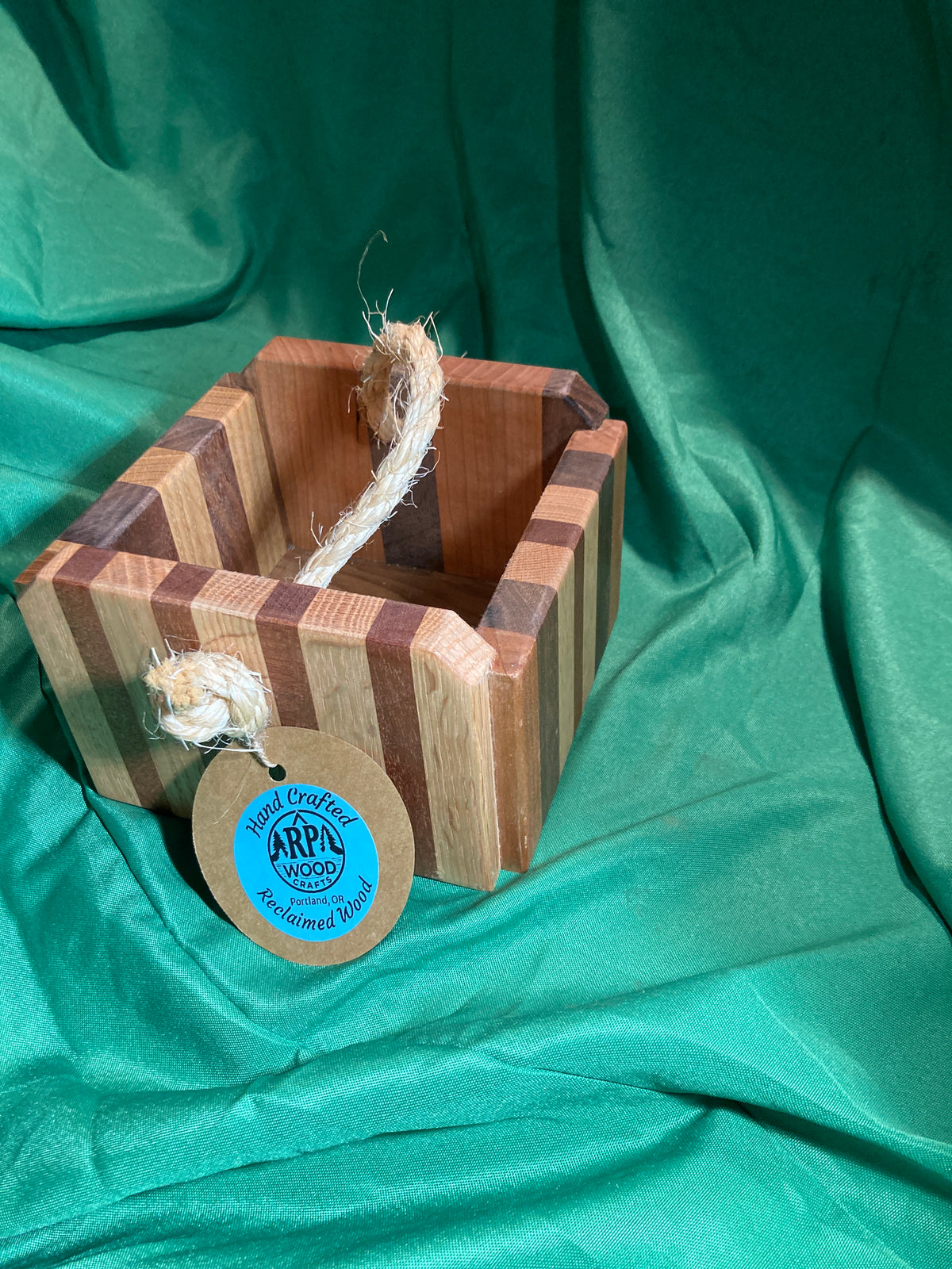 Wood box with rope handle. Home decor. Bathroom decor. Small storage. Reclaimed wood. Handmade gift. High quality. Cherry. Oak. Sapele. Walnut.