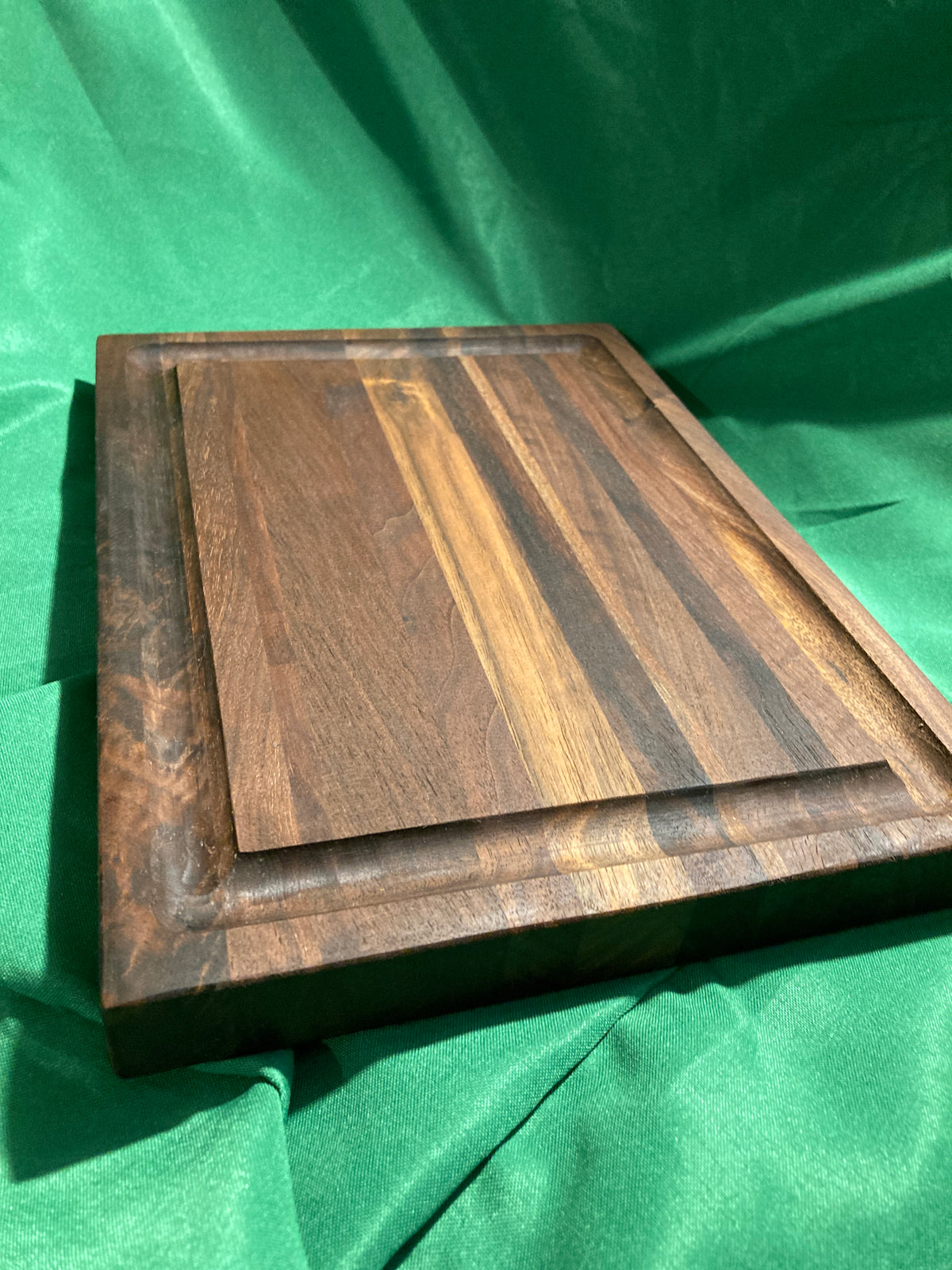 Medium cutting board w/ juice groove