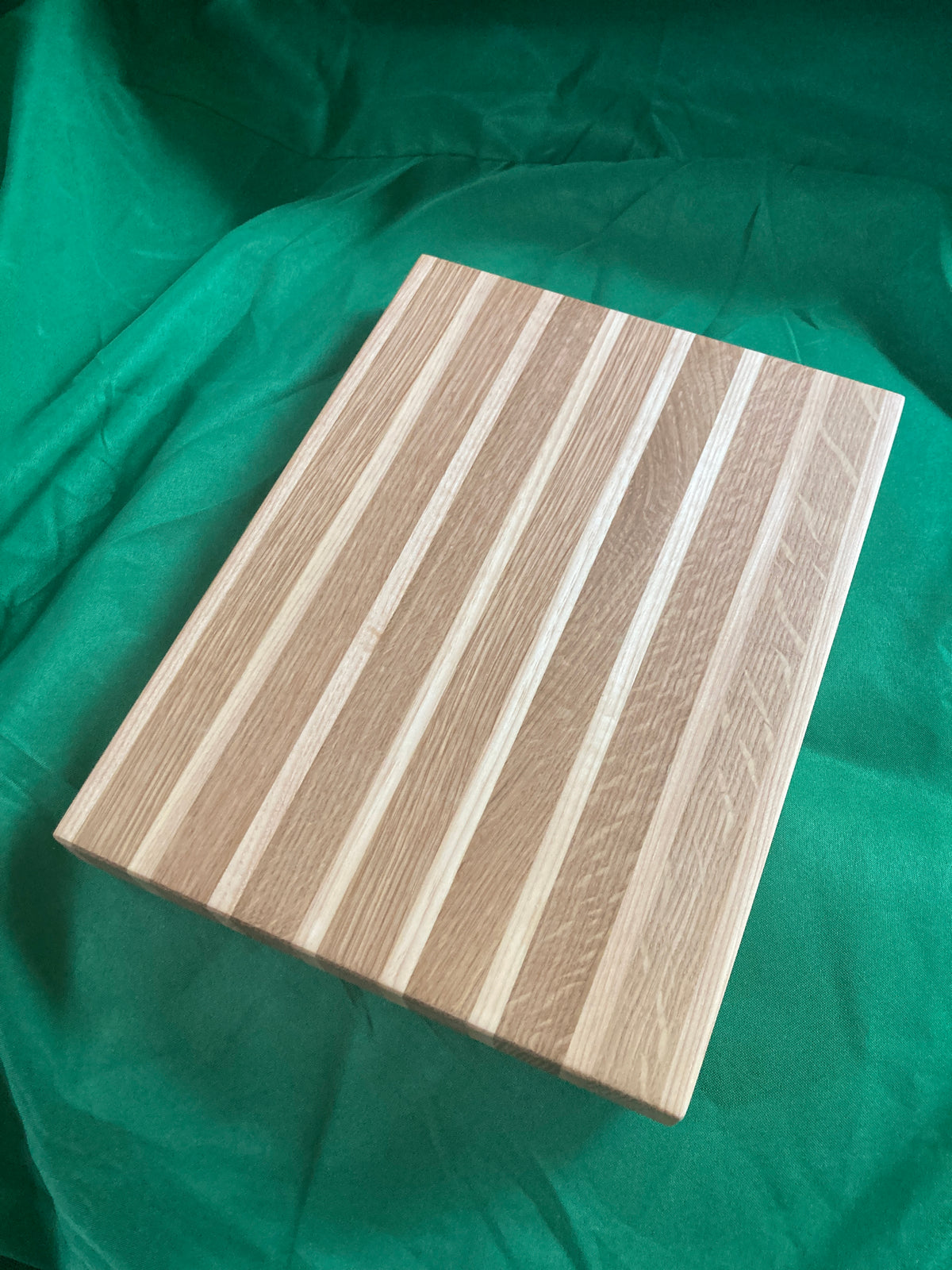 Medium wood cutting board