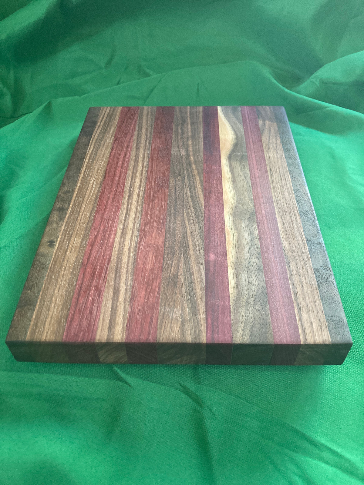 Medium wood cutting board