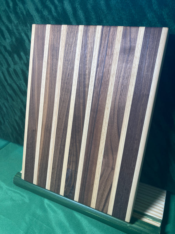 Medium wood cutting board