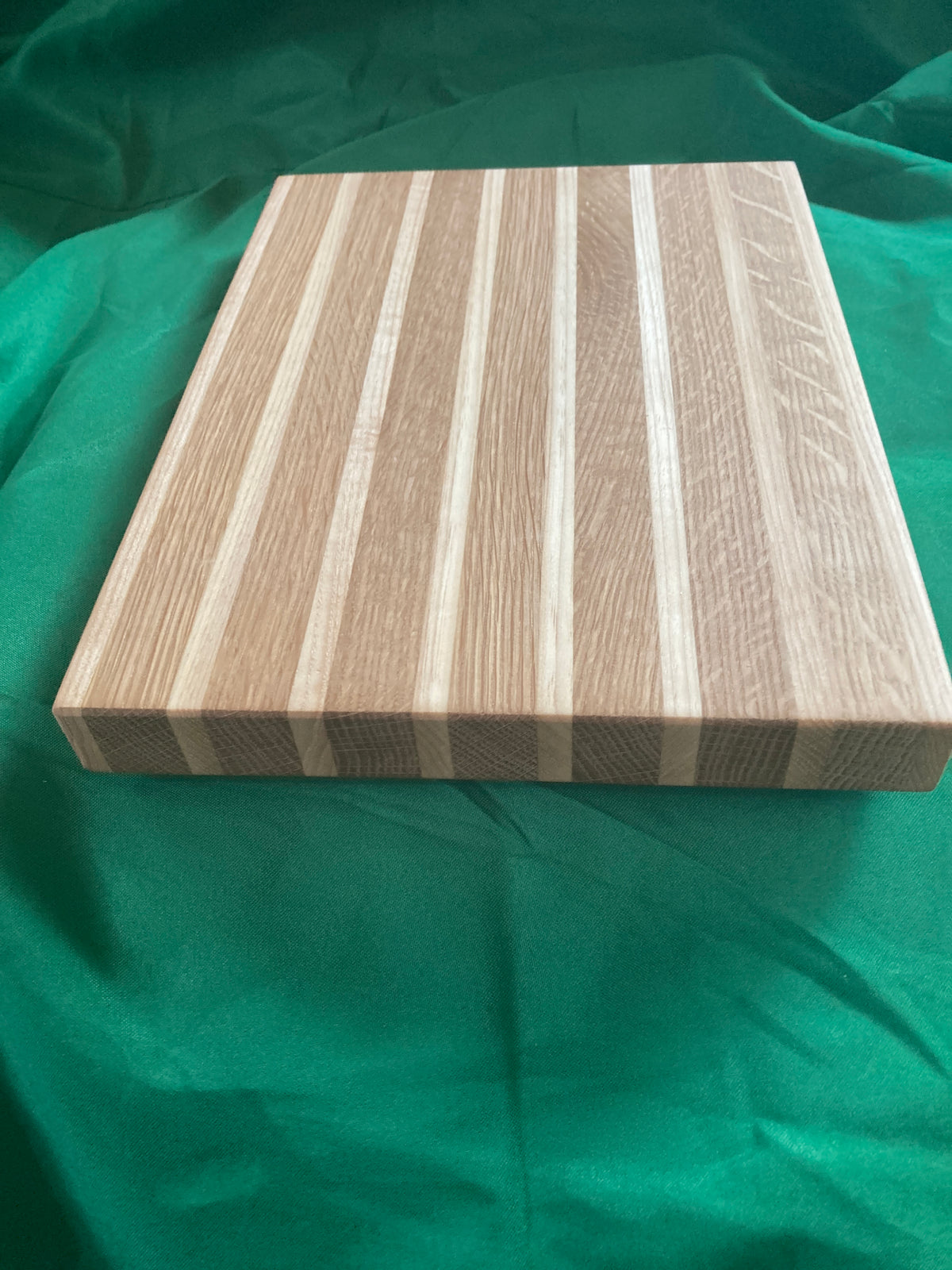 Medium wood cutting board