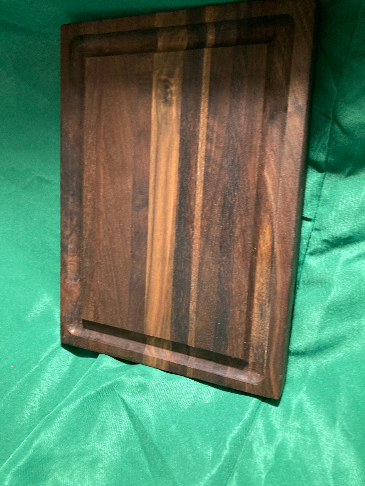 Medium cutting board w/ juice groove