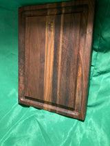 Medium cutting board w/ juice groove