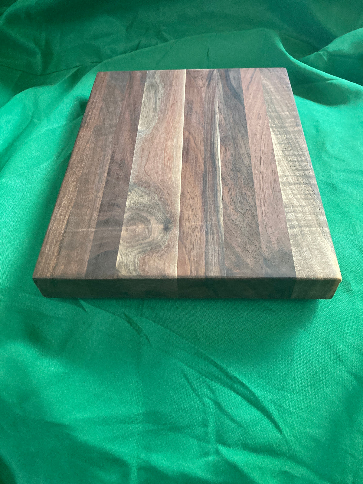 Medium wood cutting board
